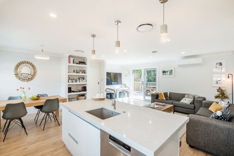 Photo of property in 19 Castleton Street, Birkdale, Auckland, 0626