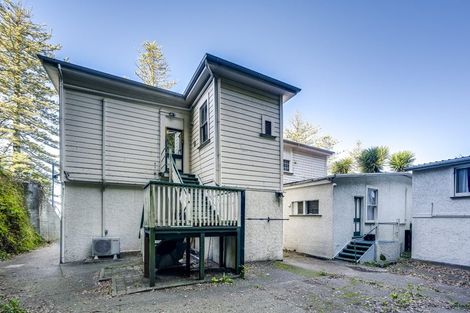 Photo of property in 29 Marine Parade, Bluff Hill, Napier, 4110