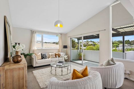 Photo of property in 1/52 Beulah Avenue, Rothesay Bay, Auckland, 0630