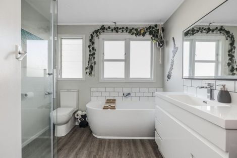 Photo of property in 23 Kingswood Road, Brookfield, Tauranga, 3110