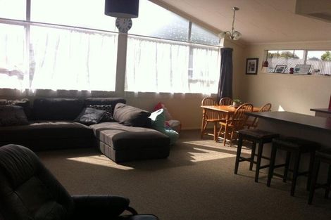 Photo of property in 5 Chartwell Drive, Eltham, 4322