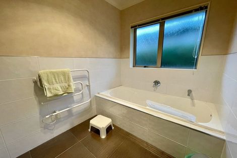 Photo of property in 11 Schopolo Place, Schnapper Rock, Auckland, 0632