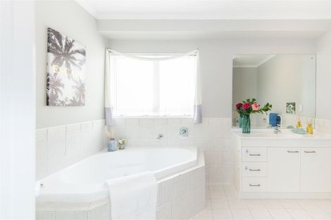 Photo of property in 18 Santa Ana Drive, Dannemora, Auckland, 2016