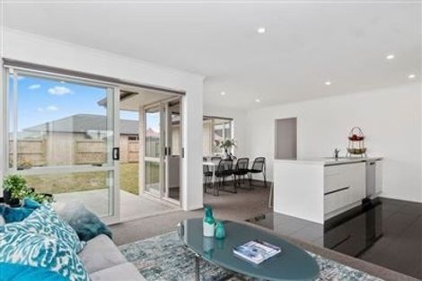 Photo of property in 30 Livingstone Drive, Papamoa Beach, Papamoa, 3118