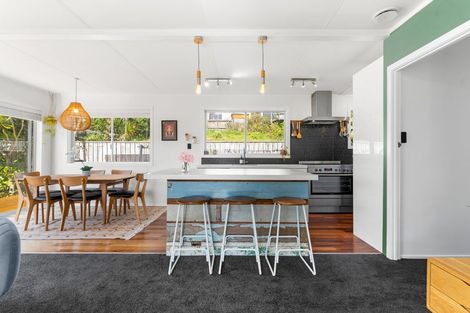 Photo of property in 1/26 Nor'east Drive, Northcross, Auckland, 0632