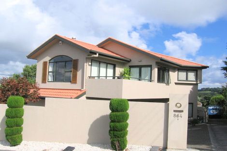 Photo of property in 2/864 East Coast Road, Northcross, Auckland, 0630