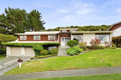 Photo of property in 34 Greyfriars Crescent, Tawa, Wellington, 5028