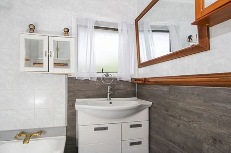 Photo of property in 23 Wirihana Road, Titirangi, Auckland, 0604