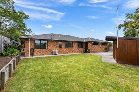 Photo of property in 12 Resolution Place, One Tree Point, 0118