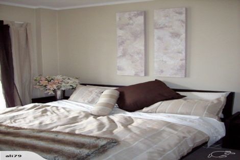 Photo of property in 2/66 Victoria Road, Devonport, Auckland, 0624