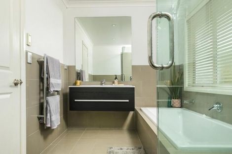 Photo of property in 2 Oscar Road, Greenhithe, Auckland, 0632