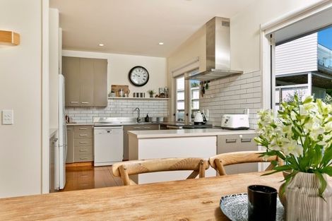 Photo of property in 50 Fowler Street, Northcote, Auckland, 0627