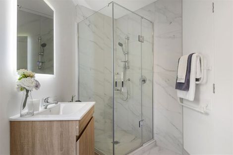 Photo of property in 2 Stitchbird Close, Murrays Bay, Auckland, 0630