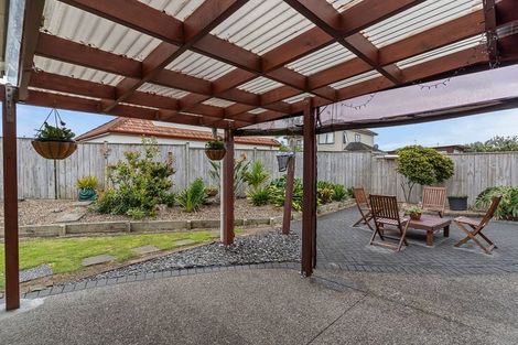 Photo of property in 62 Thornbury Crescent, East Tamaki Heights, Auckland, 2016