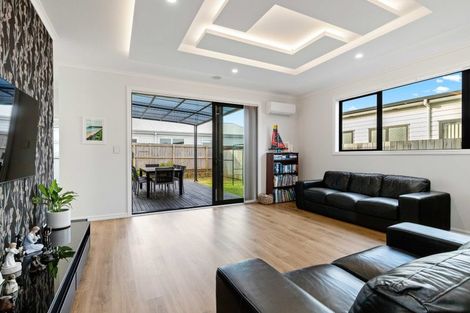 Photo of property in 4 Poutawa Lane, Clarks Beach, 2122