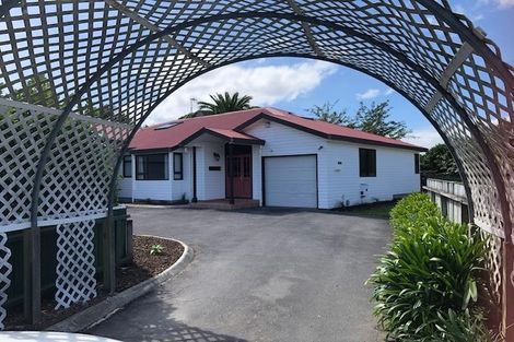 Photo of property in 18 Atarau Grove, Paraparaumu, 5032