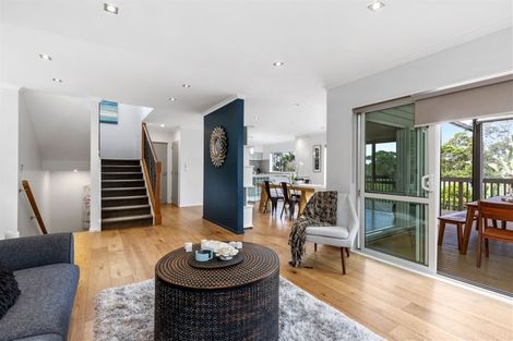 Photo of property in 88 Rising Parade, Fairview Heights, Auckland, 0632