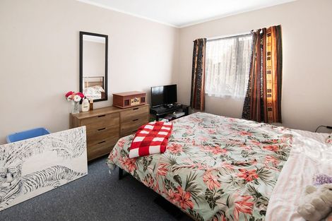 Photo of property in 33 Puriri Street, Helensville, 0800