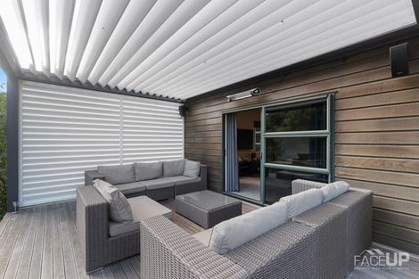 Photo of property in 18 Rosetti Rise, West Harbour, Auckland, 0618