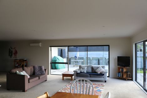 Photo of property in 2 Coachmans Way, Cable Bay, 0420