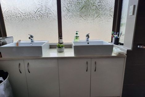 Photo of property in 16 Mirrabooka Avenue, Botany Downs, Auckland, 2010