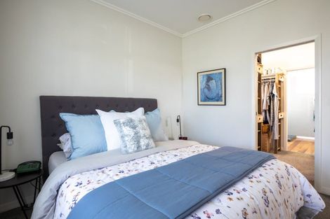 Photo of property in 8 Autere Street, Strandon, New Plymouth, 4312