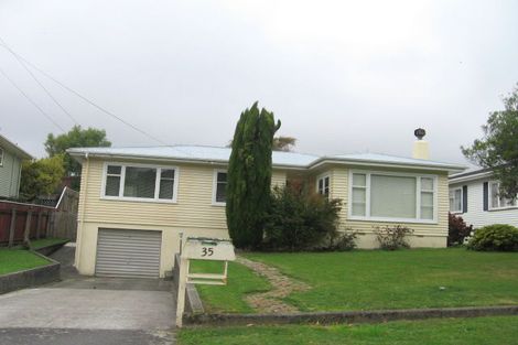Photo of property in 35 Redwood Avenue, Tawa, Wellington, 5028