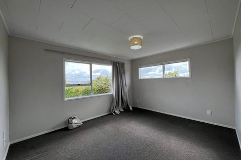 Photo of property in 21 Meadowood Drive, Unsworth Heights, Auckland, 0632