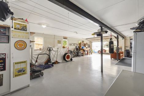 Photo of property in 16 Trentham Road, Papakura, 2110