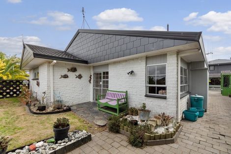 Photo of property in 27 Madill Road, St Andrews, Hamilton, 3200