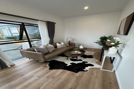 Photo of property in 7 Citation Way, Botany Downs, Auckland, 2010