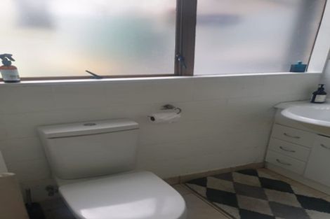 Photo of property in 15 Barker Rise, Northcross, Auckland, 0632