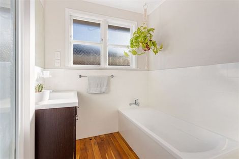 Photo of property in 123 Waimumu Road, Massey, Auckland, 0614