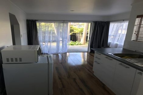 Photo of property in 1/22 Sandown Road, Rothesay Bay, Auckland, 0630