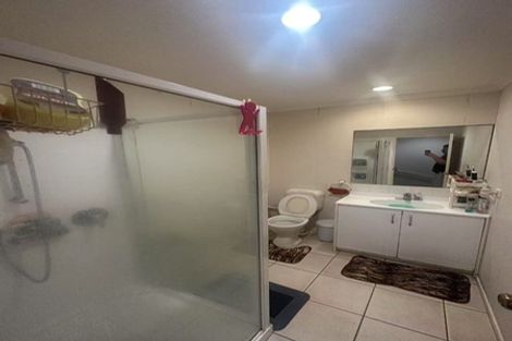 Photo of property in Tuscany Way, 16/3 Ambrico Place, New Lynn, Auckland, 0600