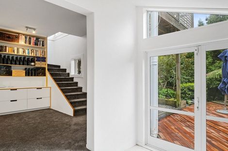 Photo of property in 6 Mollyhawk Place, Birkenhead, Auckland, 0626