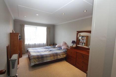 Photo of property in 2/40 Prestons Road, Redwood, Christchurch, 8051