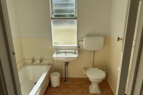 Photo of property in 2 Earnoch Avenue, Takapuna, Auckland, 0622