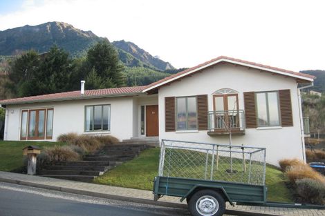 Photo of property in 18 Aspen Grove, Fernhill, Queenstown, 9300