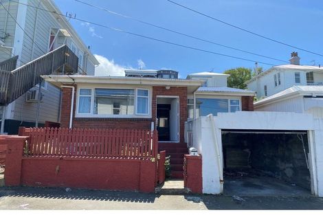 Photo of property in 6 Howard Street, Mount Cook, Wellington, 6021