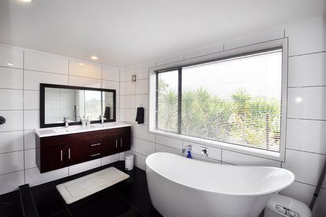 Photo of property in 72 Devich Road, Mangawhai, Wellsford, 0975