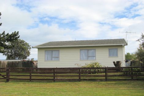 Photo of property in 15 Sarah Street, Waikawa Beach, Manakau, 5573