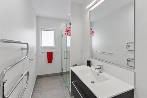 Photo of property in 24 Strathnaver Glen, Waikawa Beach, Levin, 5573