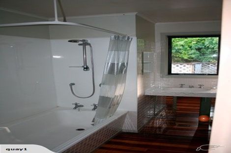 Photo of property in 25 Montreal Grove, Kingston, Wellington, 6021