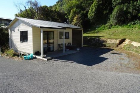 Photo of property in 25 Seaview Crescent, Picton, 7220