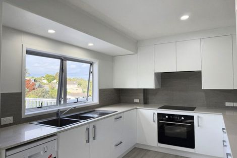Photo of property in 27 Cedar Heights Avenue, Massey, Auckland, 0614