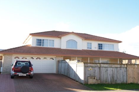 Photo of property in 1 Belsomet Place, Golflands, Auckland, 2013