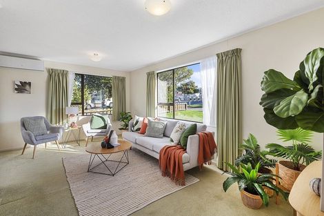 Photo of property in 5/4 Stewart Drive, Newlands, Wellington, 6037