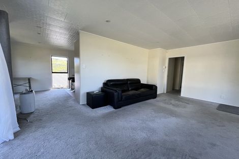 Photo of property in 31 Sunhaven Drive, Newlands, Wellington, 6037