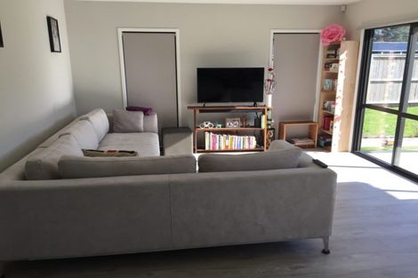 Photo of property in 17 Kahika Grove, Huapai, Kumeu, 0810